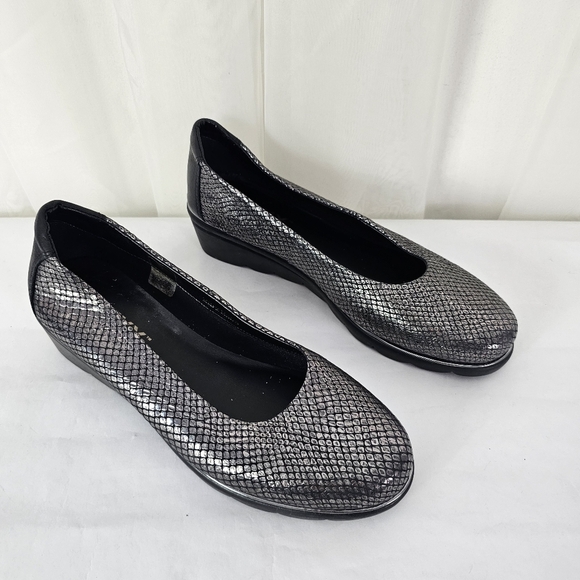 The FLEXX Baleriny Black and Silver Metallic Wedge Shoe Size 7 - Picture 2 of 12